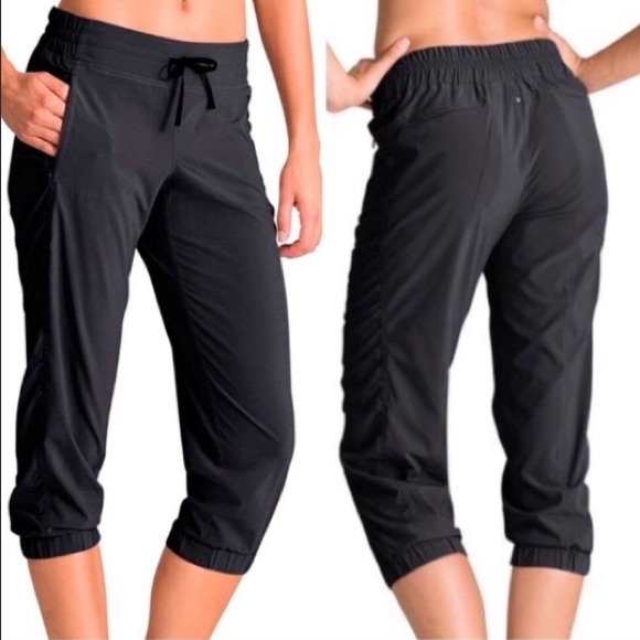 Athleta Pants - NWOT Athleta Cinched Capris